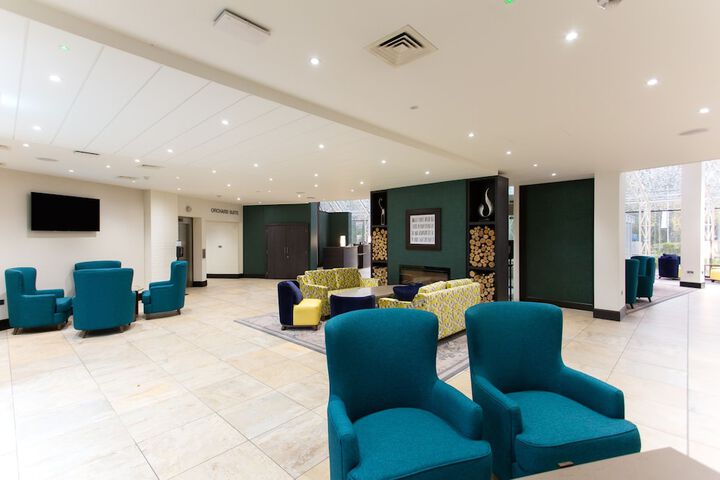 Entrance & Lobby