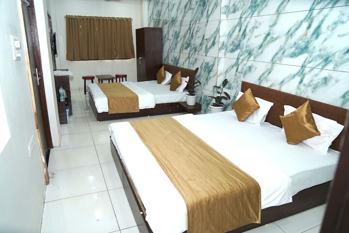 Room 15 of 30