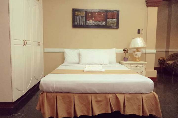 Room 13 of 80