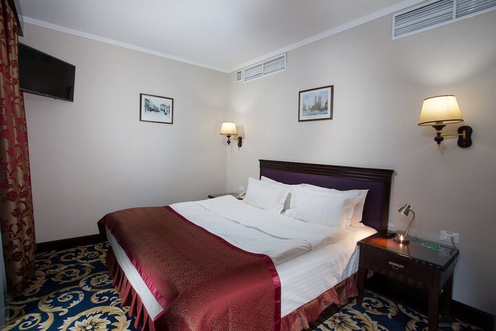 Room 10 of 70