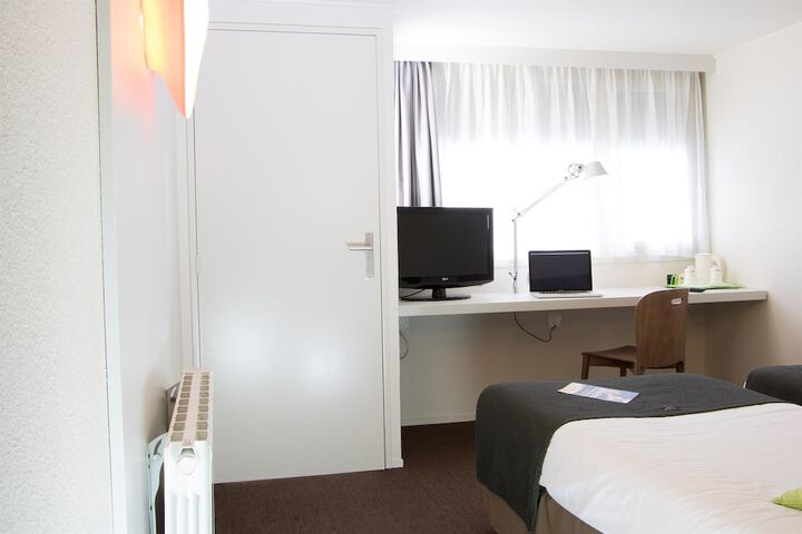 Room 3 of 39