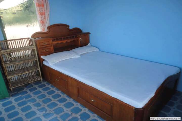 Room 4 of 18