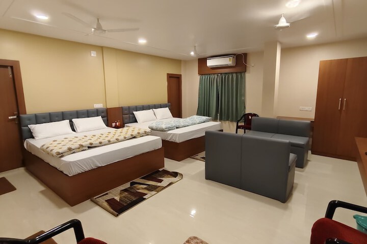 Room 8 of 28