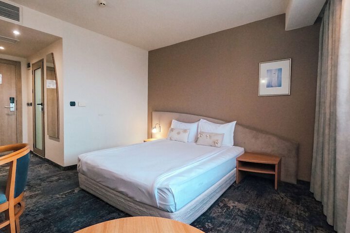 Room 21 of 64