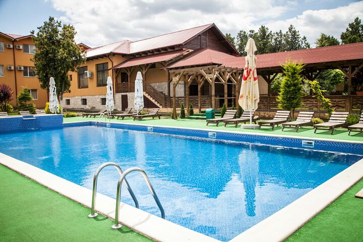 Pool 14 of 43