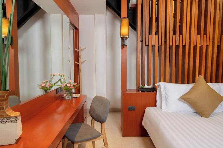 Room 33 of 188