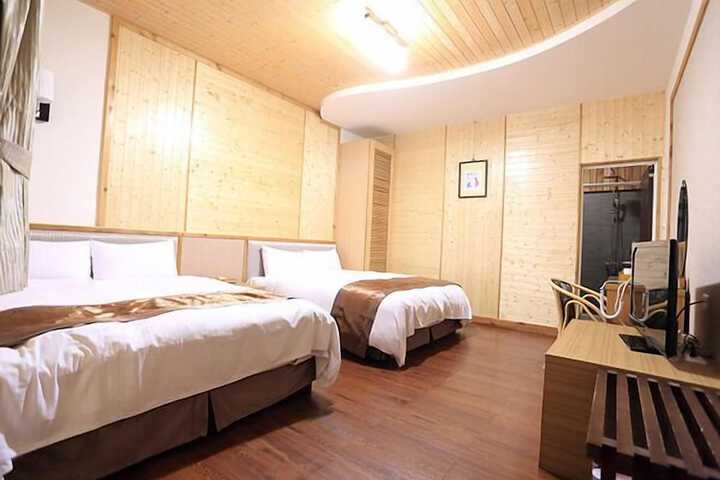 Room 4 of 28