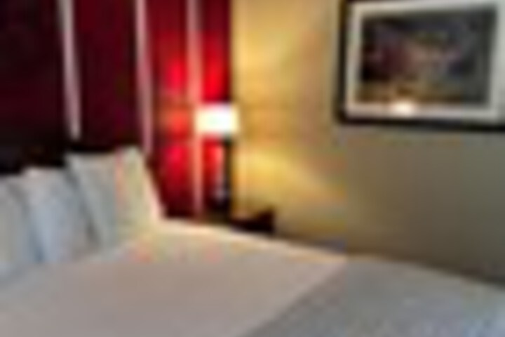 Room 83 of 390