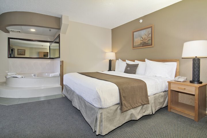 1 King Bed (2 of 28)