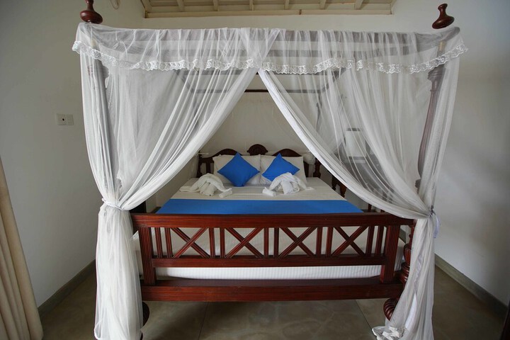 Room 8 of 37