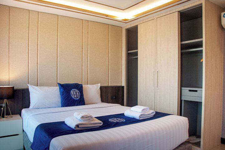 Room 12 of 168