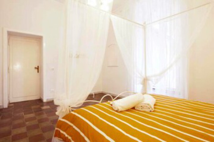 Room 6 of 23