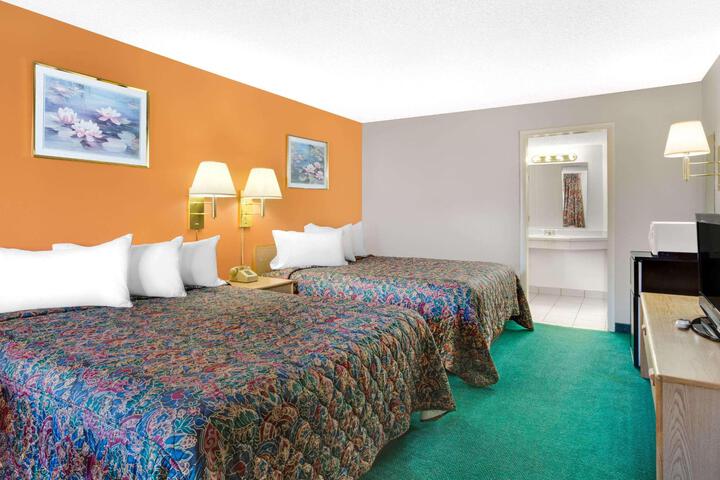 Room 12 of 27