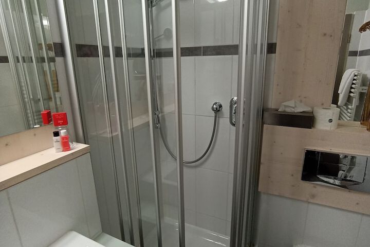 Room 14 of 28