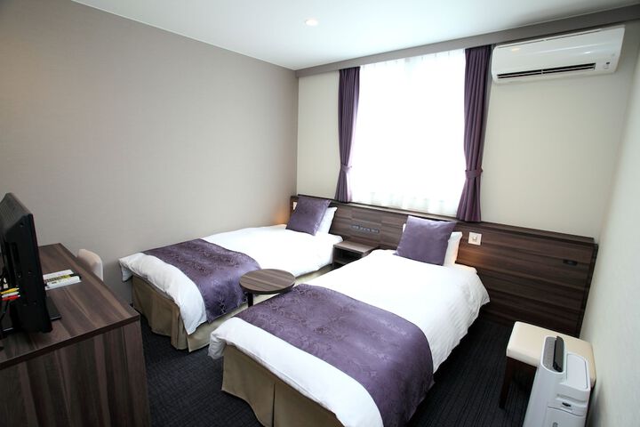 Room 3 of 32