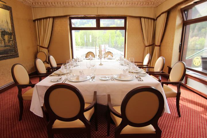 Ballroom/Hall 82 of 108