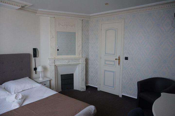 Room 2 of 89