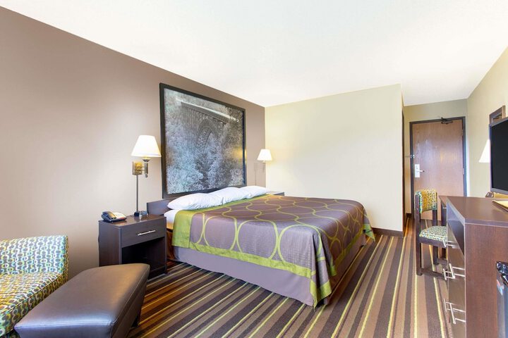 1 King Bed (4 of 7)