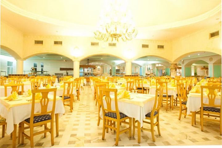 Dining 62 of 99