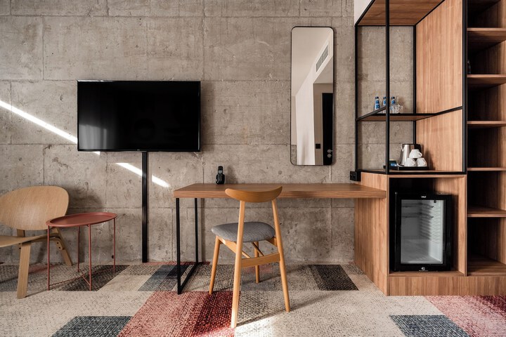 Room 16 of 82