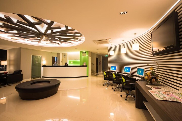 Entrance & Lobby