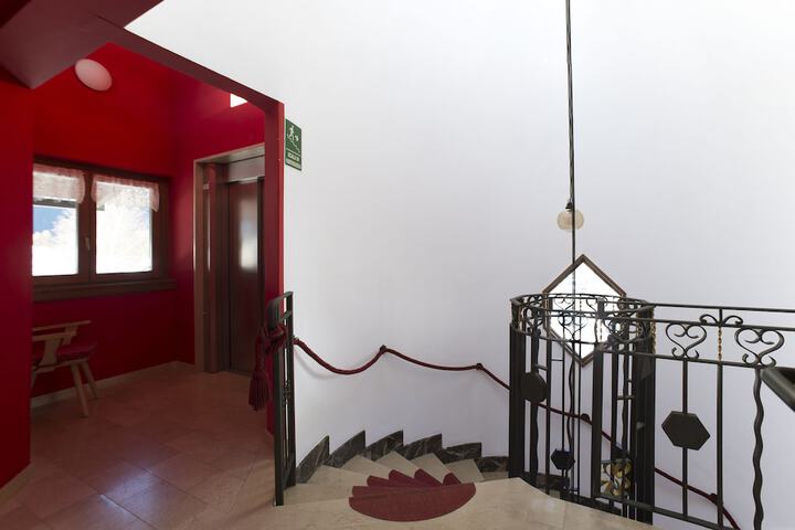 Hotel Interior 7 of 148