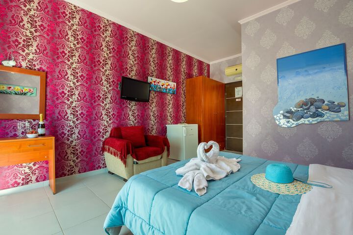 Room 6 of 42