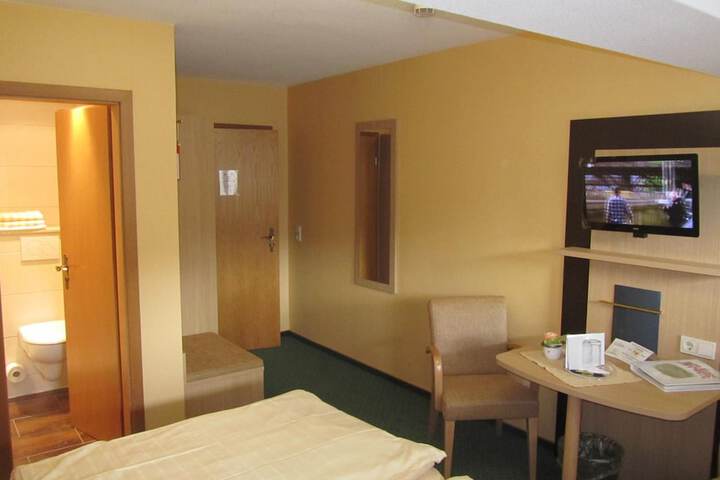 Room 6 of 42
