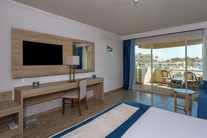 Room 28 of 204