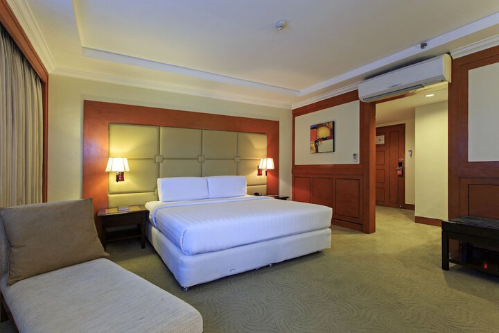 Room 12 of 77