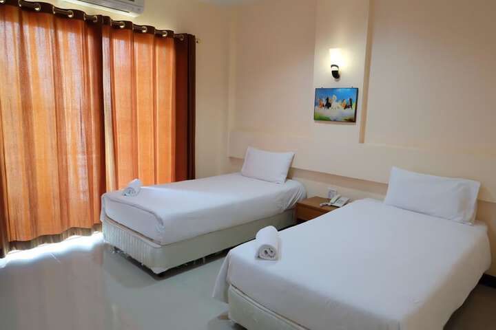 Room 12 of 23