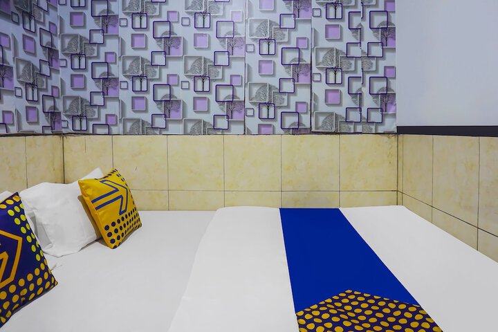 Room 10 of 27