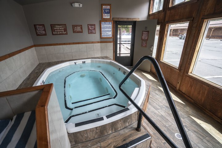 Indoor spa tub