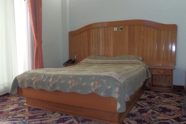 Room 4 of 33