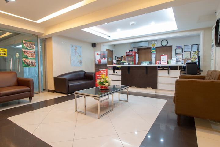 Exterior of RedDoorz near SM Manila