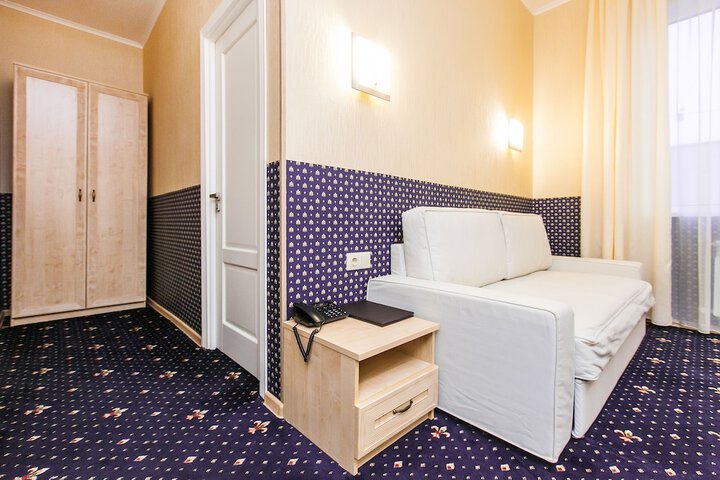 Room 10 of 89