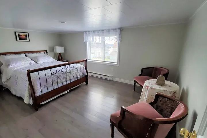 Room 3 of 8