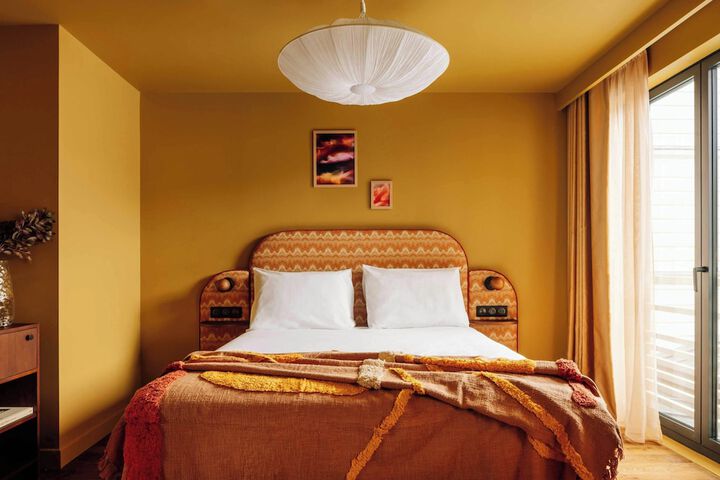 Room 33 of 128