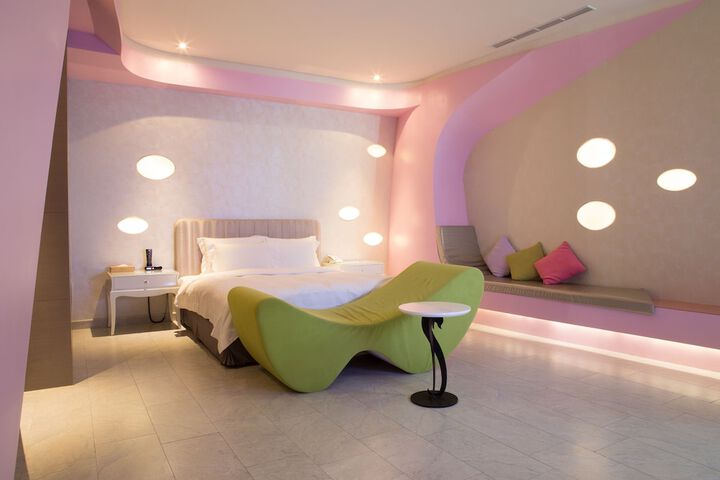 Room 14 of 53