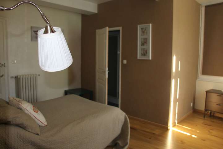 Room 2 of 10