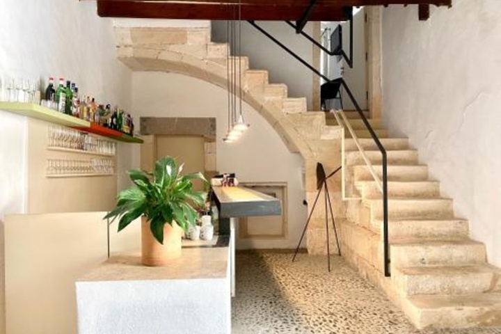 Room 2 of 2