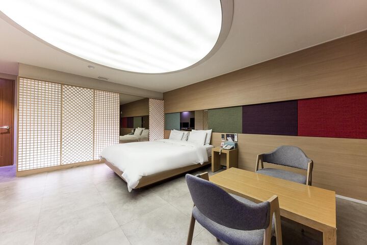 Room 36 of 120