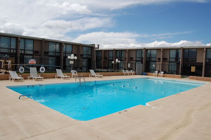 Pool 32 of 52