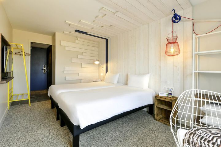 Room 18 of 65