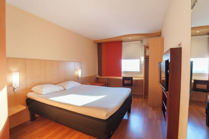 Room 9 of 28