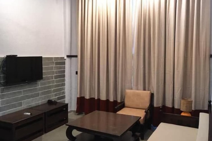 Room 33 of 76