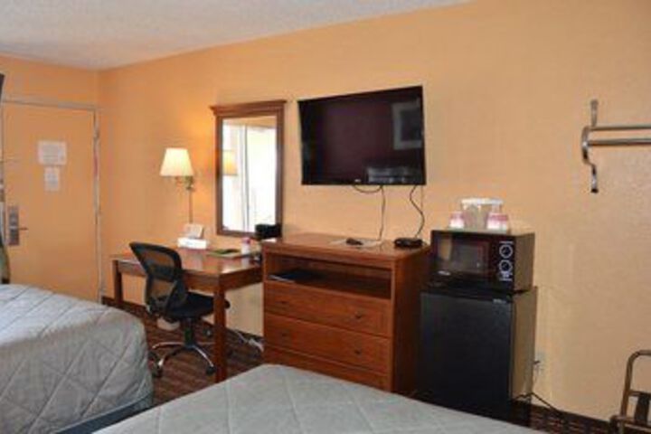 Room 6 of 13