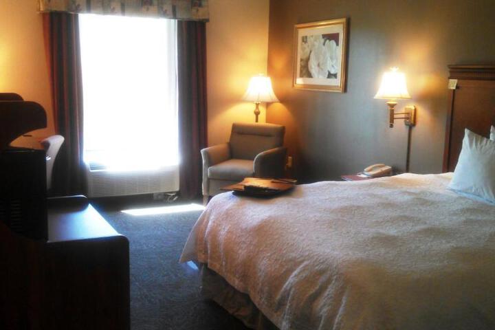 1 King Bed (6 of 8)