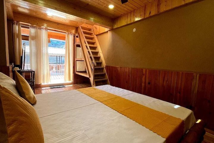 Room 5 of 16