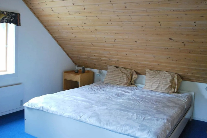 Room 2 of 9